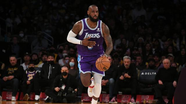 星空体育官网-詹皇在末节显出老态 乐观心态也难助湖人创造奇迹